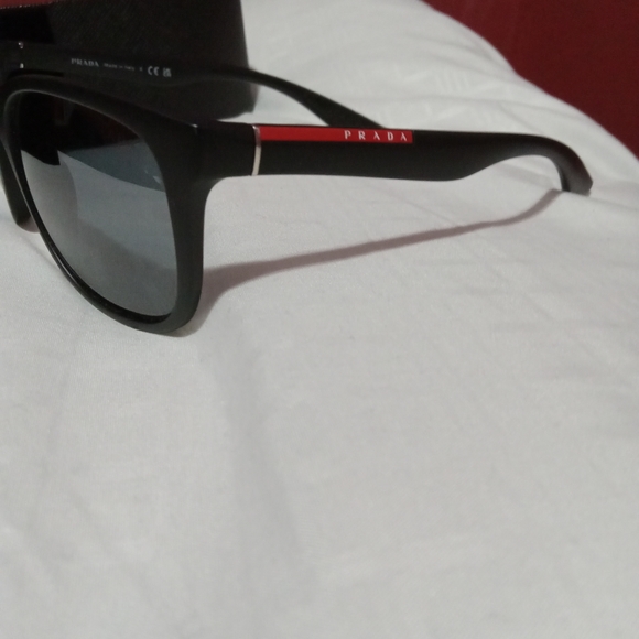 Men's Prada Sunglasses, with cleaning cloth & case. - Picture 3 of 10